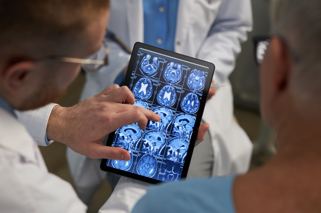 Consulta de Neurología en consultorio